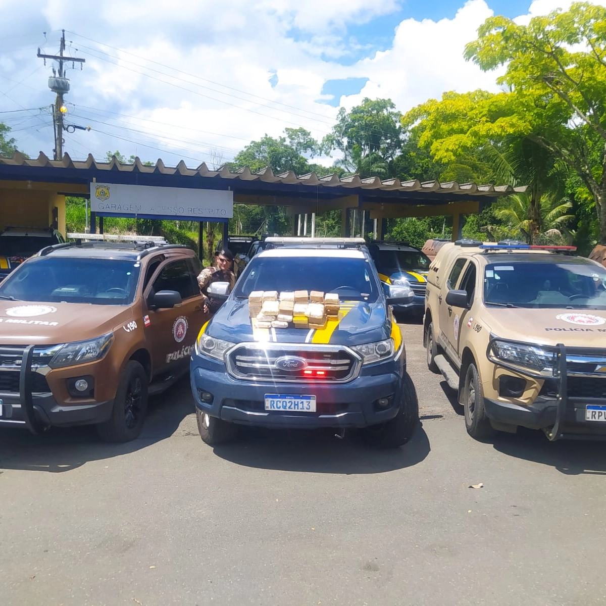 Cocaína avaliada em R$ 6 milhões é apreendida na Bahia e dois acabam presos