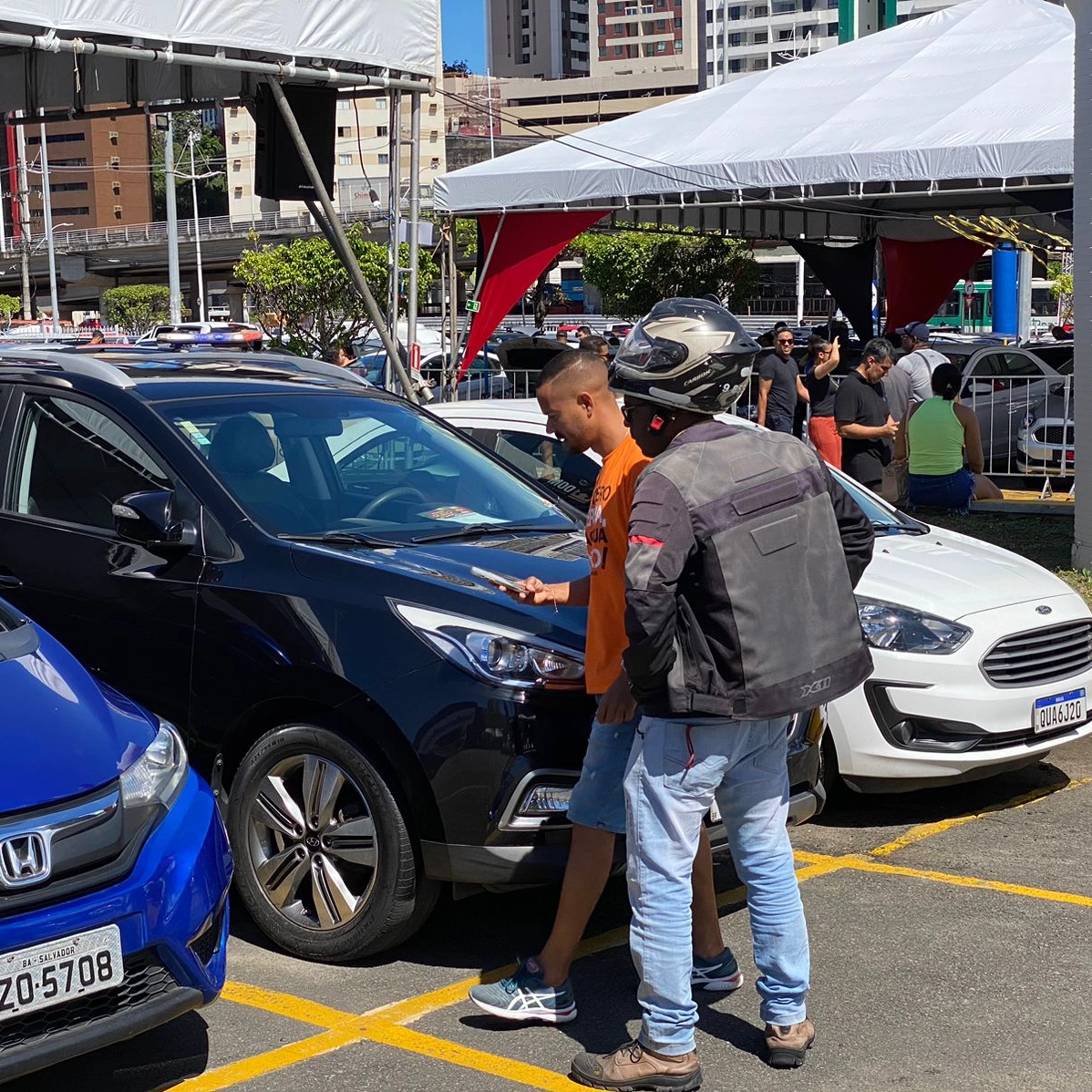 Taxa de juros cai para 12,75% e aquece mercado de revenda de veículos na Bahia