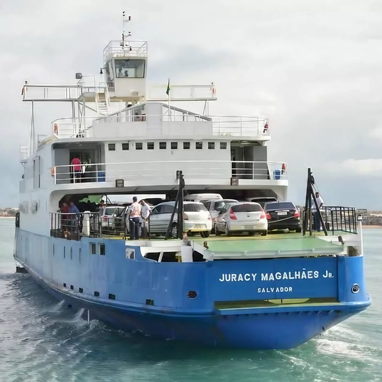 A fim de virar atração turística, ferry-boat será afundado no mar da Bahia