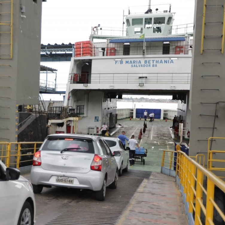 Fila no ferry-boat: espera é de até 3 horas em Salvador