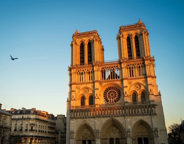 Catedral de Notre-Dame é reaberta cinco anos após grave incêndio