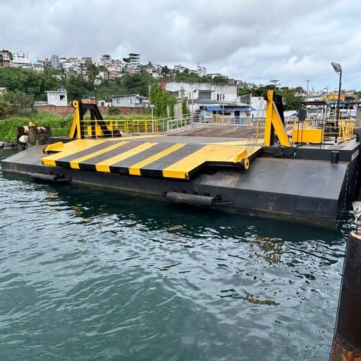 Concluída instalação do novo flutuante de atracação do Ferry-Boat de Salvador