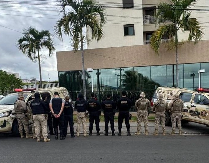 PMs e empresários são investigados por venda ilegal de armas a facções da Bahia