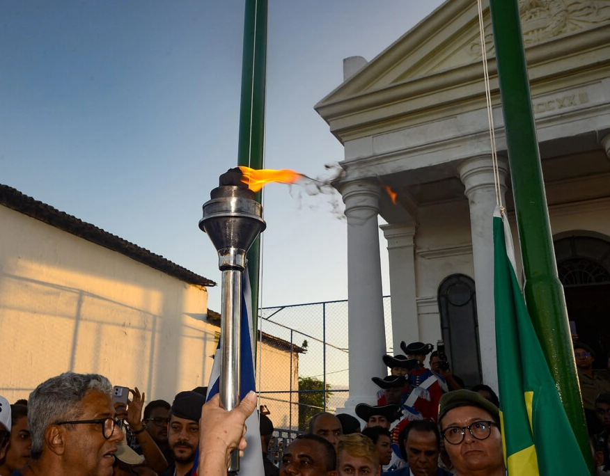Fogo Simbólico chega a Pirajá e abre oficialmente as celebrações do 2 de Julho