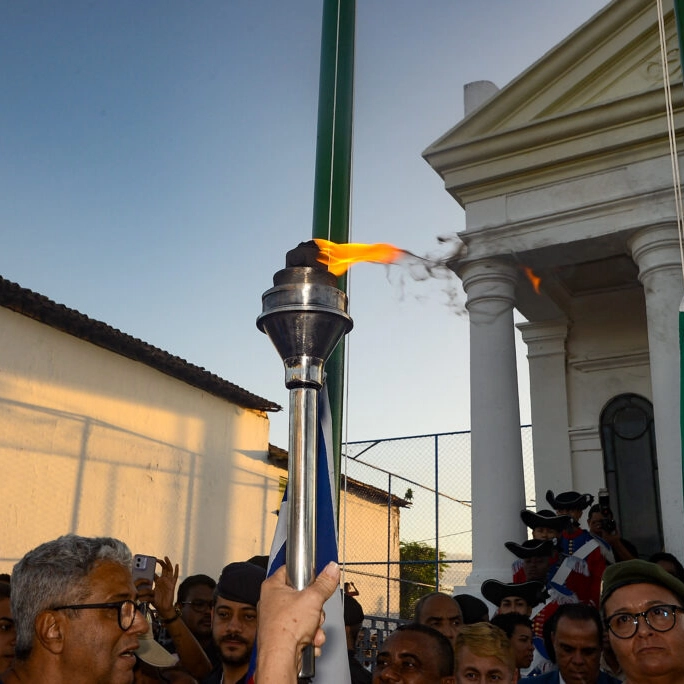Fogo Simbólico chega a Pirajá e abre oficialmente as celebrações do 2 de Julho