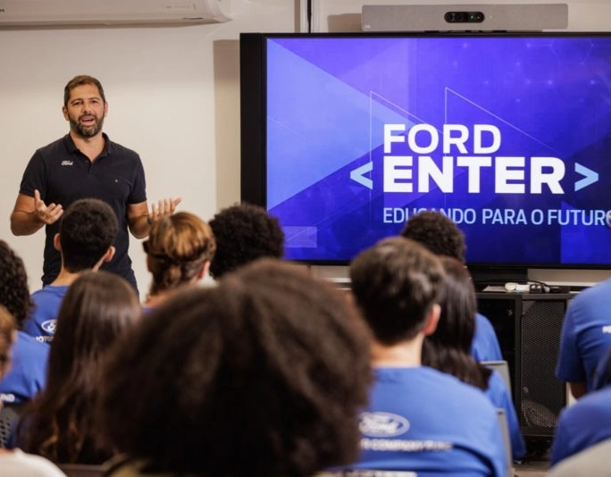 Ford lança curso gratuito para formar programadores na Bahia e em São Paulo
