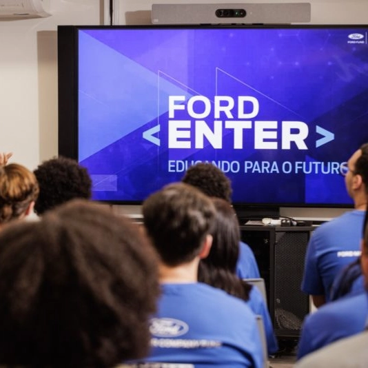 Ford lança curso gratuito para formar programadores na Bahia e em São Paulo