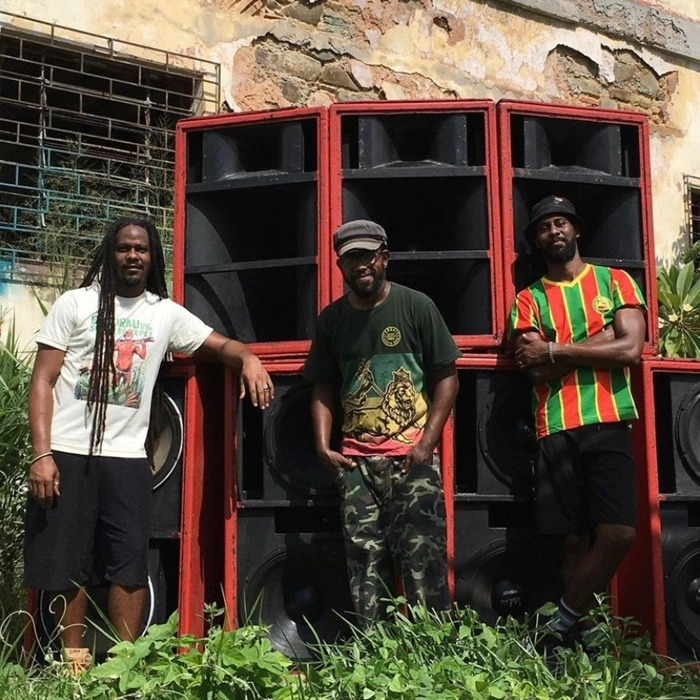 Com Russo Passapusso e Bnegão, Ministereo Público Sound System se apresenta na Praia da Paciência