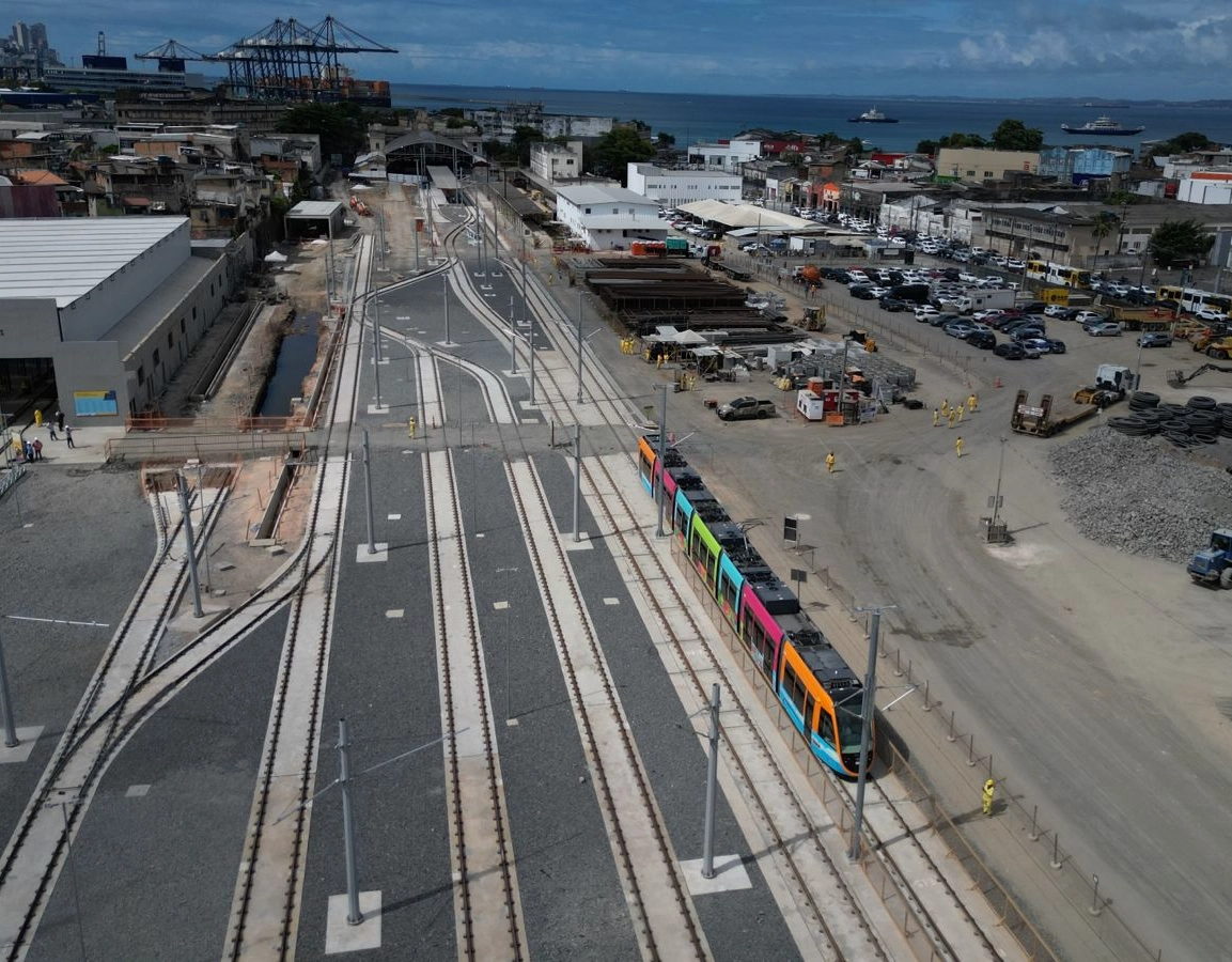 VLT de Salvador realiza primeira viagem-teste no Subúrbio Ferroviário