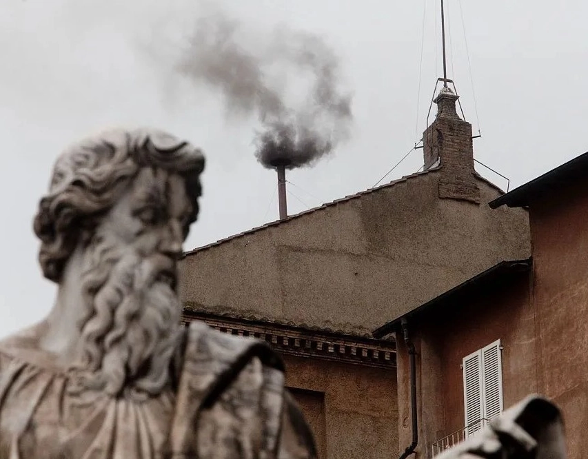 Conclave: Vaticano divulga horários das fumaças que indicarão os resultados das votações