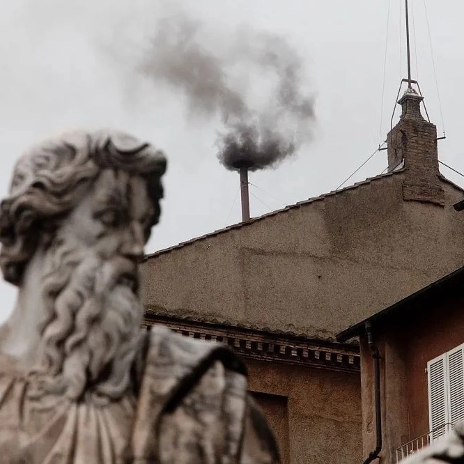 Conclave: Vaticano divulga horários das fumaças que indicarão os resultados das votações
