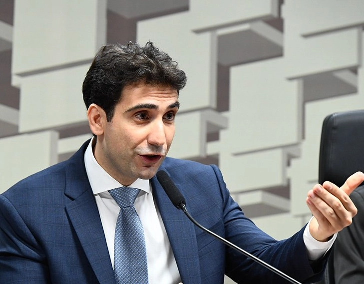 Gabriel Galípolo e Ricardo Saadi são chamados ao Senado para explicar acordo com Campos Neto e 'contas ônibus'