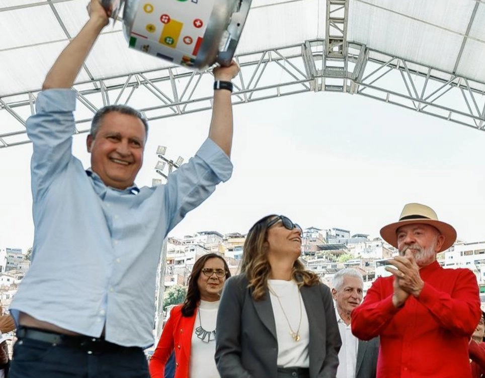 Gás do Povo: governo anuncia programa de distribuição gratuita de botijões de gás