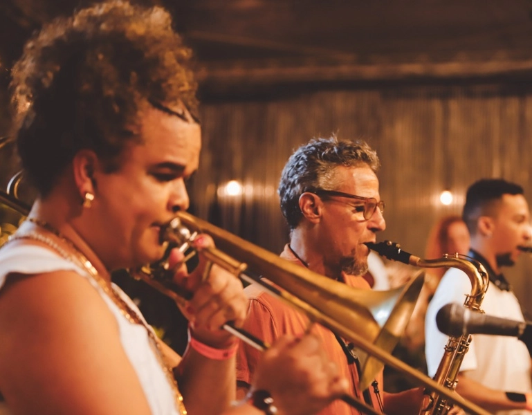 Saia de casa, com Doris Pinheiro: música, comida e teatro