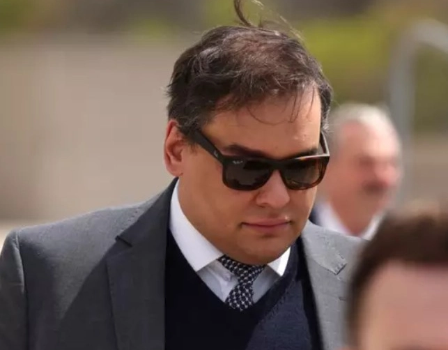 George Santos é preso nos EUA e começa a cumprir pena por fraude e falsidade ideológica