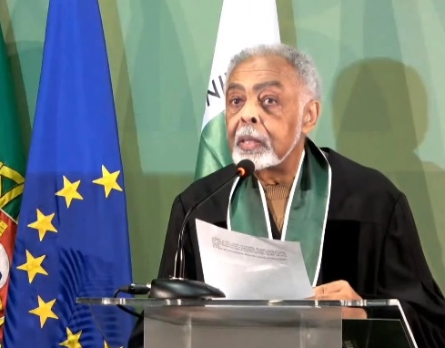 Gilberto Gil recebe título "doutor honoris causa" em Portugal; "gesto de amor"