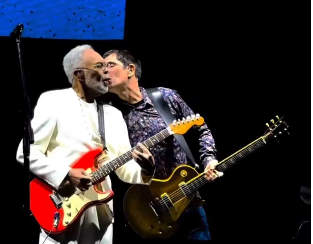 Samuel Rosa surpreende público ao cantar com Gilberto Gil para 55 mil no Mineirão