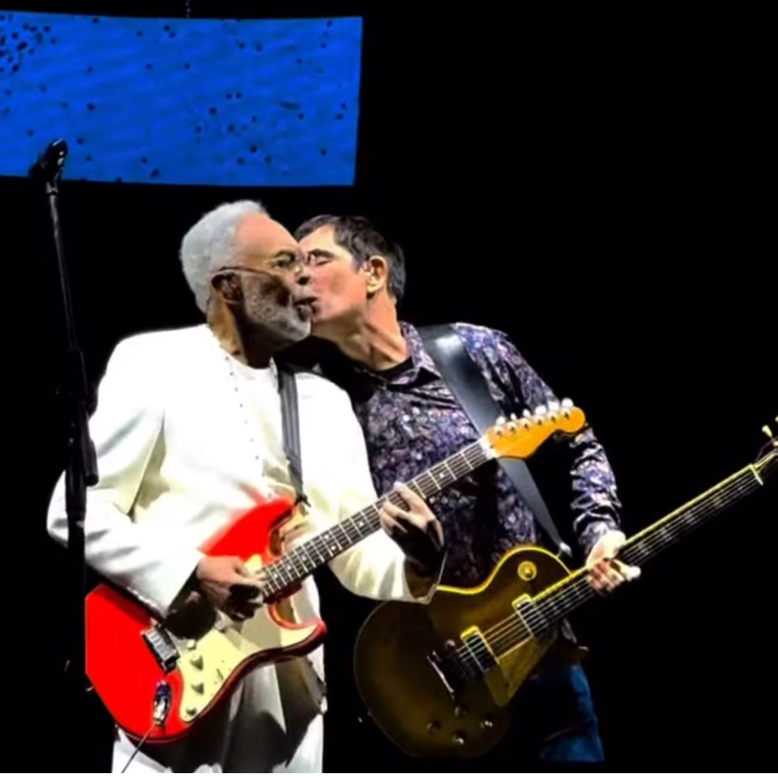 Samuel Rosa surpreende público ao cantar com Gilberto Gil para 55 mil no Mineirão