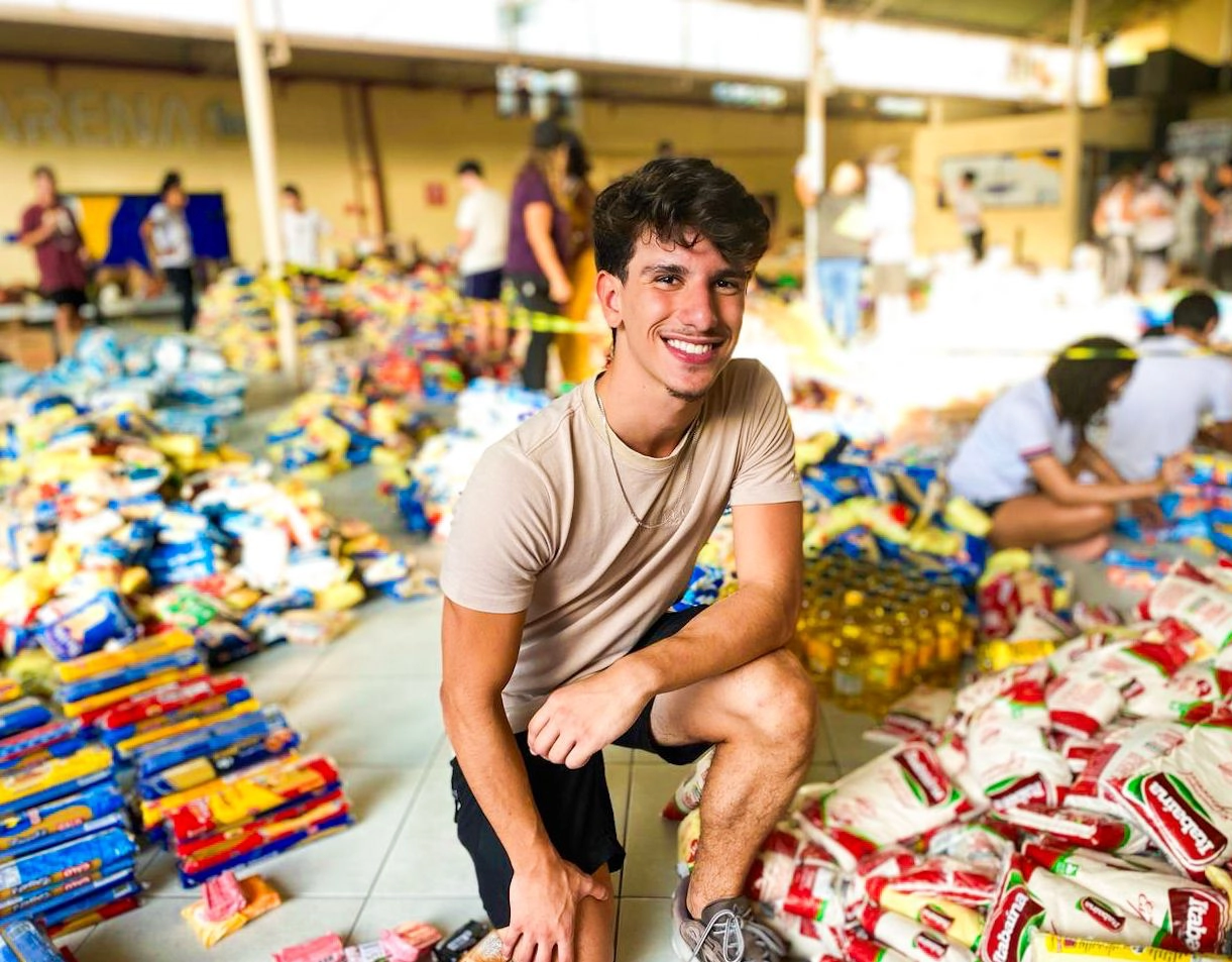 Escola em Salvador promove tarefa social na sua 32ª Gincana