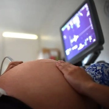 Quase 60 meninas se tornam mães por dia no Brasil