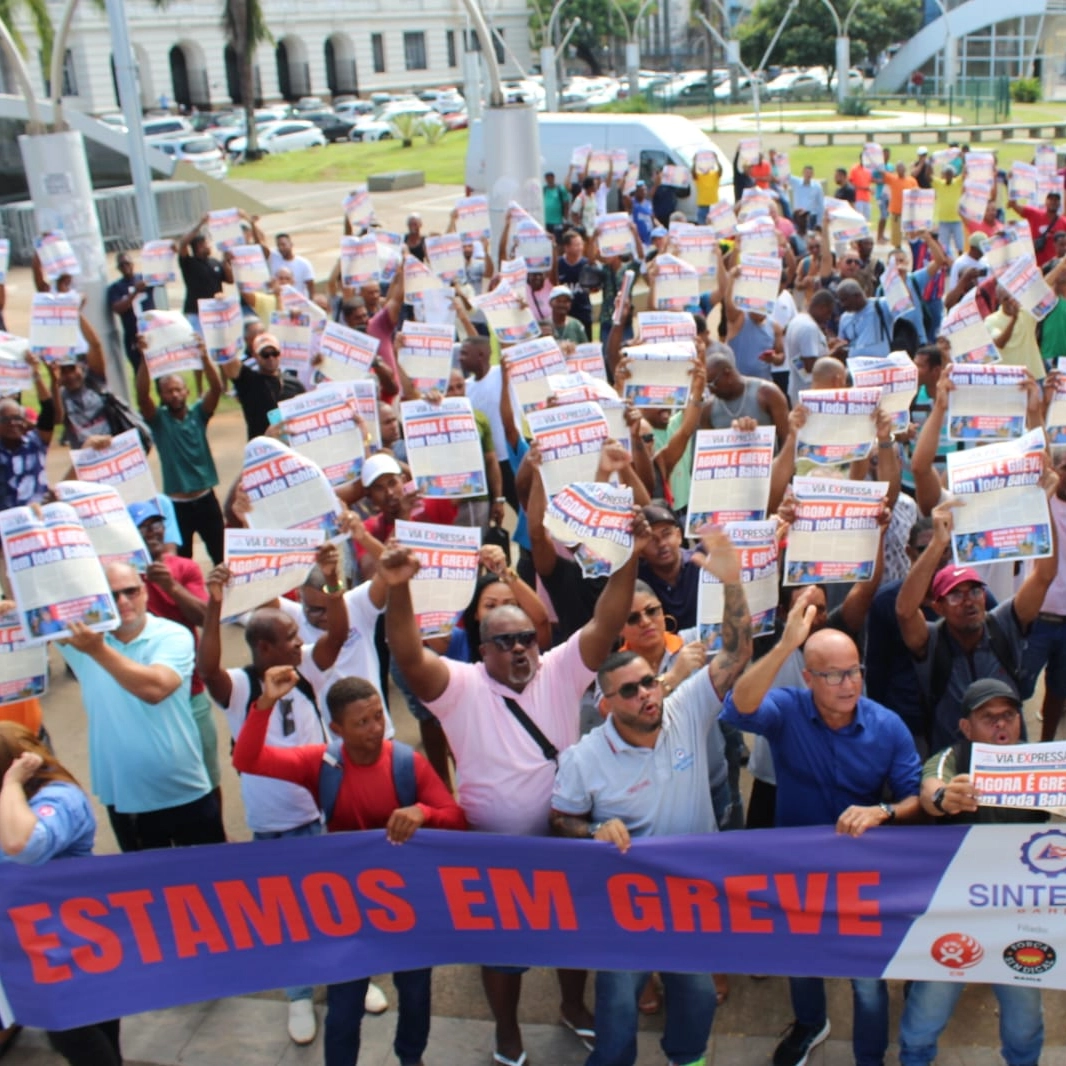 Trabalhadores da Construção Pesada deflagram greve por tempo indeterminado em toda Bahia