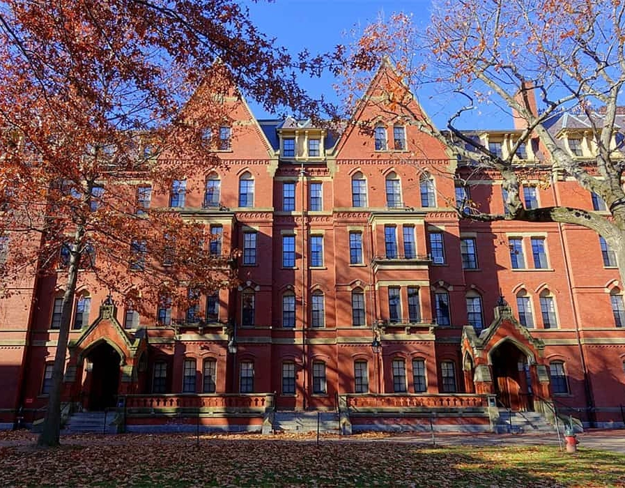 Justiça dos EUA suspende decisão de Trump que proibia Harvard de receber estrangeiros