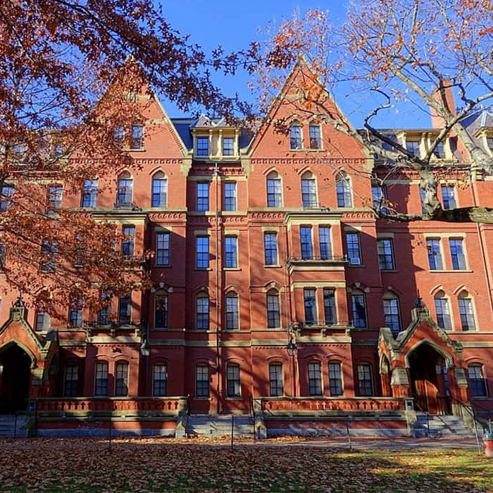 Justiça dos EUA suspende decisão de Trump que proibia Harvard de receber estrangeiros