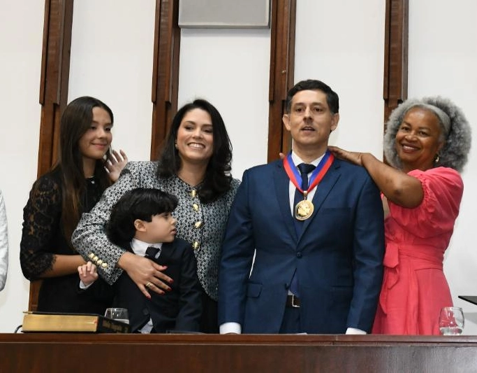 Diretor do Hospital da Mulher, Marco Andrade é homenageado pela ALBA com a Comenda 2 de Julho