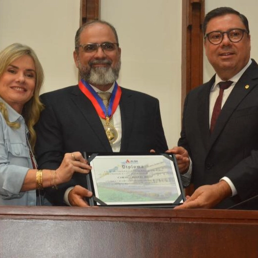 ALBA homenageia superintendente do Martagão Gesteira com a Comenda 2 de Julho