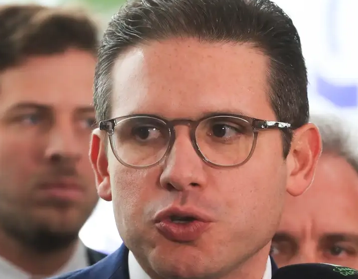 Hugo Motta diz não concordar com 'movimentos' de Eduardo Bolsonaro e demonstra não temer Lei Magnitsky