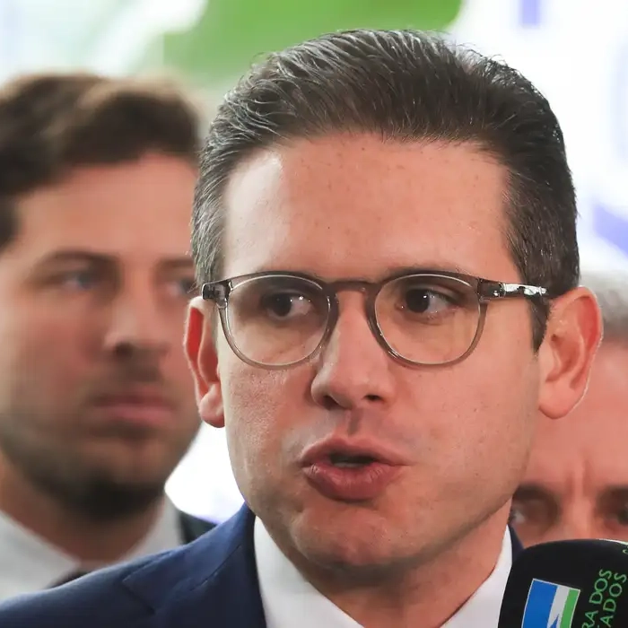 Hugo Motta diz não concordar com 'movimentos' de Eduardo Bolsonaro e demonstra não temer Lei Magnitsky