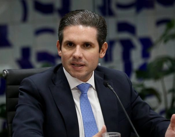 'Não há compromisso', diz Hugo Motta sobre aprovação de medida para substituir IOF