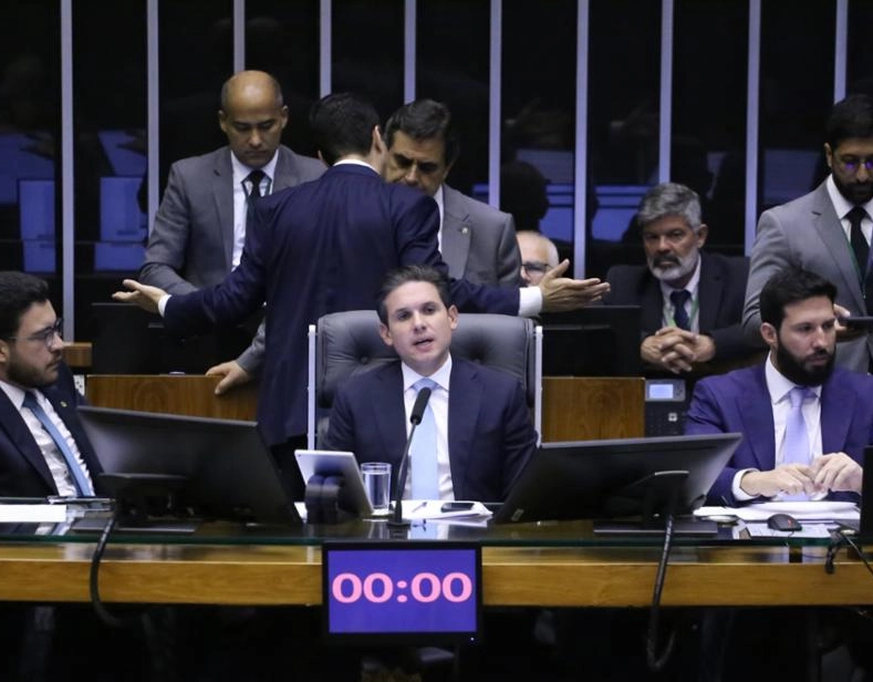 Câmara votará o projeto antifacções nesta terça-feira, garante Hugo Motta