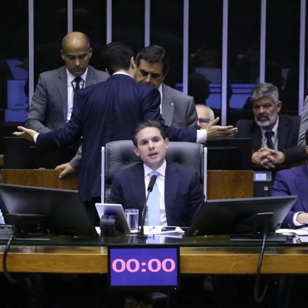 Câmara votará o projeto antifacções nesta terça-feira, garante Hugo Motta