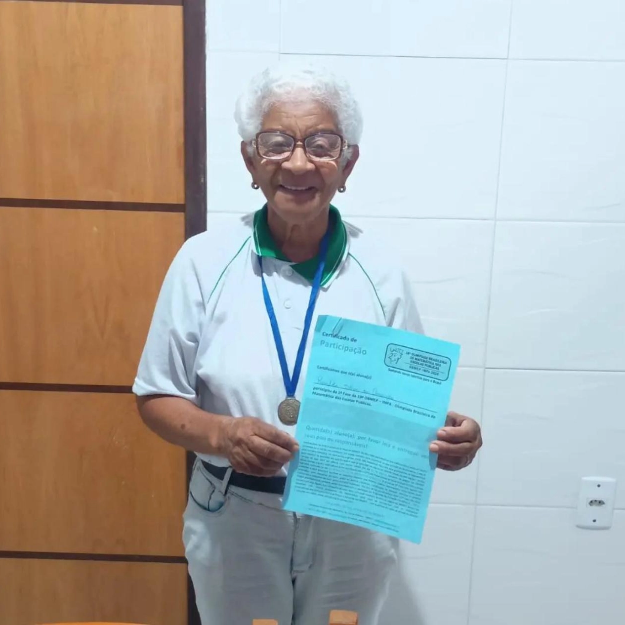 Idosa baiana de 82 anos participa de olimpíada de matemática e ganha honraria