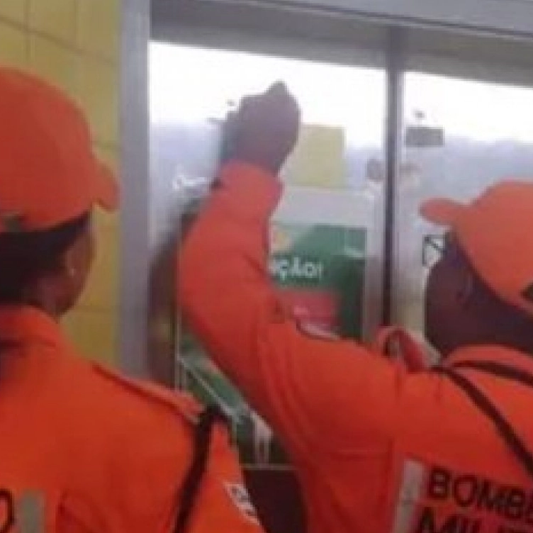 Alunos ficam presos em elevador do IFBA em Salvador