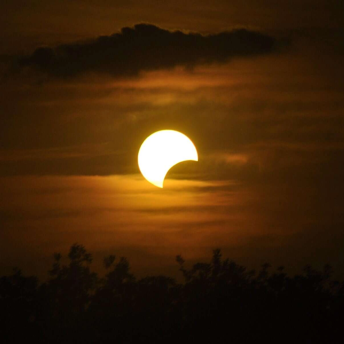 Segundo eclipse solar de 2025 acontece neste domingo
