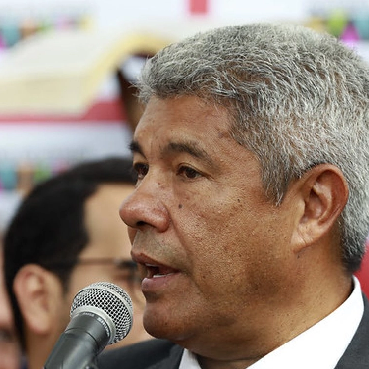 Governador Jerônimo Rodrigues lamenta morte do Papa Francisco
