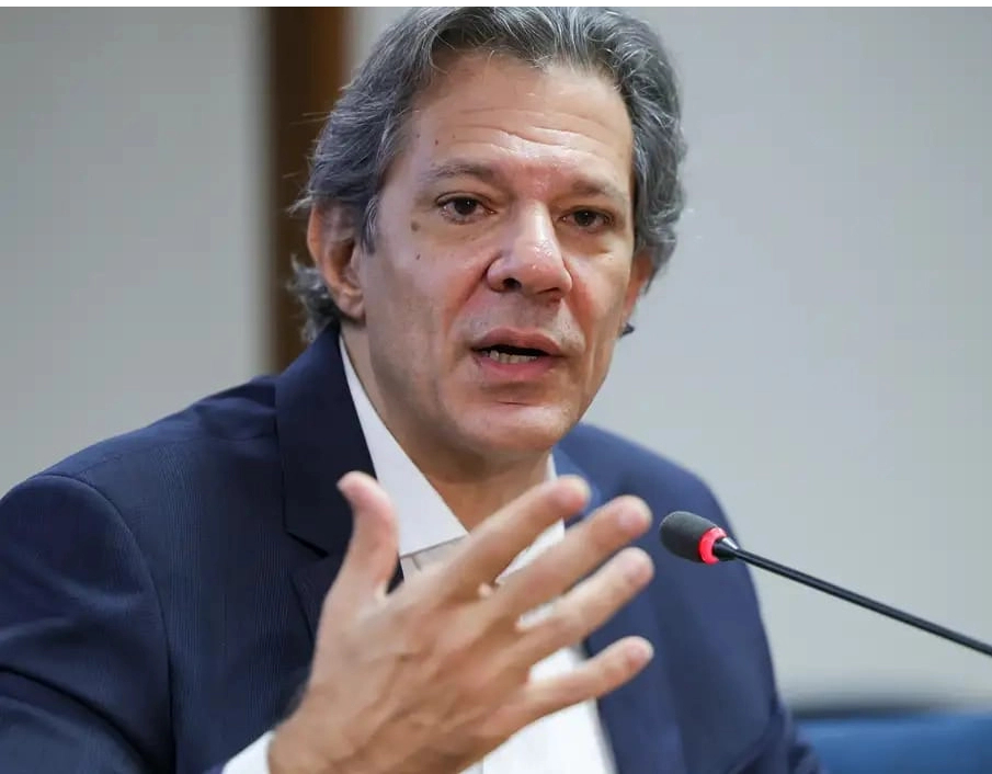 Haddad descarta elevar IOF para conter saída de dólares