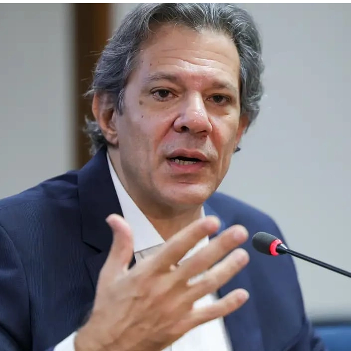 Haddad descarta elevar IOF para conter saída de dólares