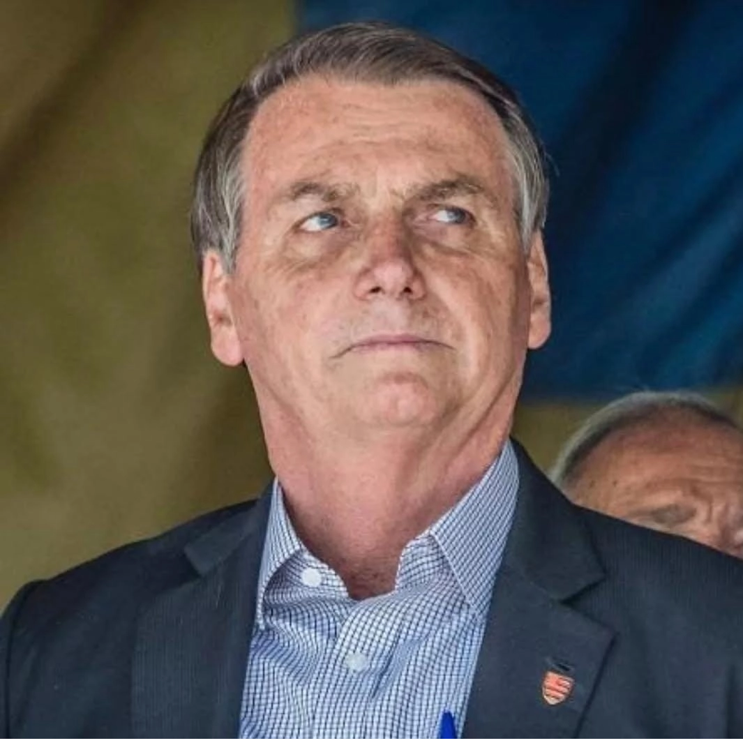 Bolsonaro diz considerar Michelle para eleições de 2026