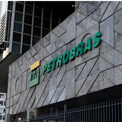 Explosão em plataforma da Petrobras deixa 11 feridos