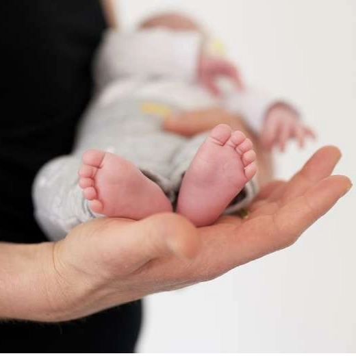 Justiça concede liberdade a homem que agrediu bebê por confundi-la com boneca "reborn"
