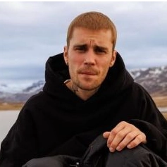 Justin Bieber desabafa nas redes sociais e revela luta contra problemas de saúde mental