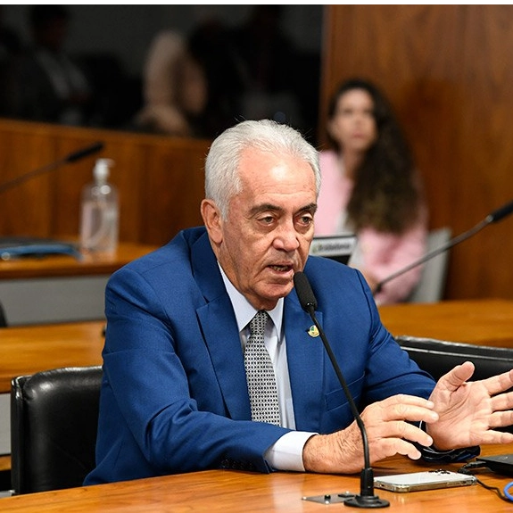 Otto Alencar aponta fragilidade de Hugo Motta e critica instabilidade na Câmara