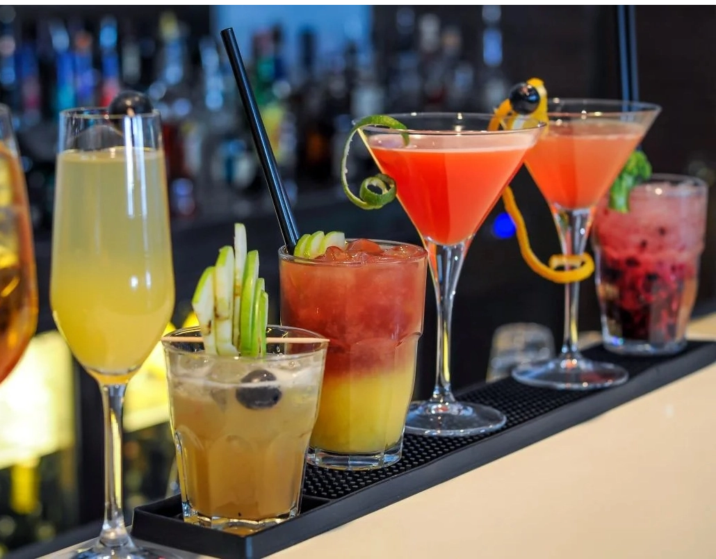 Sete são internados com suspeita de intoxicação por metanol após consumo de bebida na Bahia