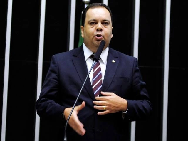 Elmar Nascimento diz que convocação de Rui Costa para a CPI do MST é “absolutamente inadequada”