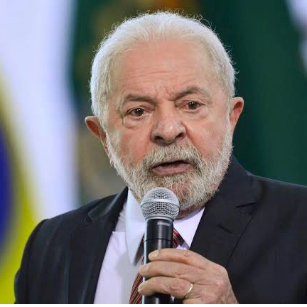 Lula diz a ministros que 'dinheiro bom é dinheiro transformado em obra'