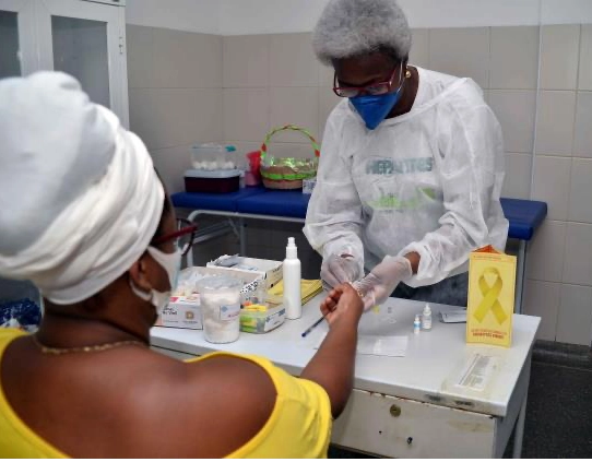 Julho Amarelo: Salvador realiza vacinação e teste rápido para hepatites virais