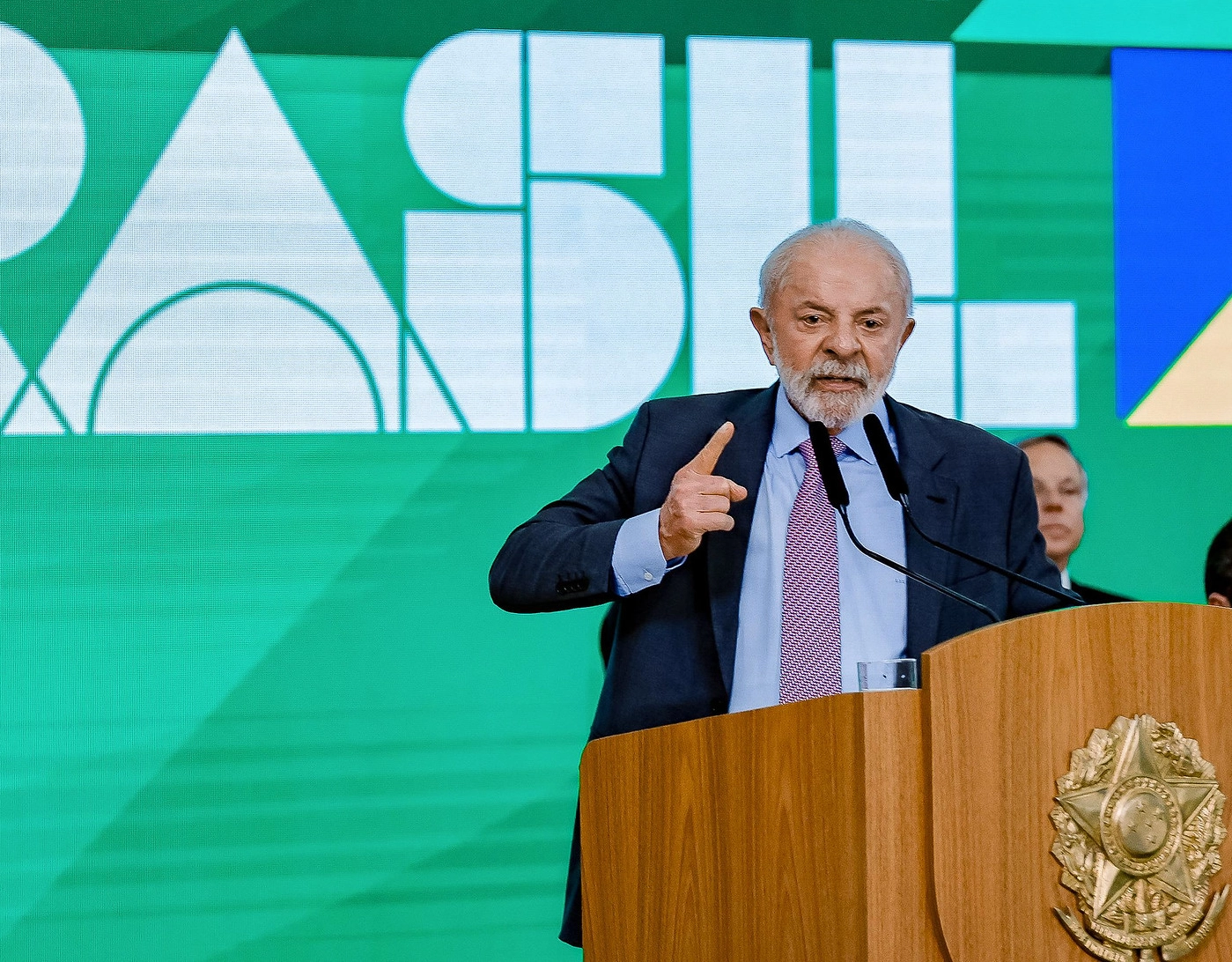 Lula lança o Reforma Casa Brasil e promete 'moradia digna para os invisíveis'